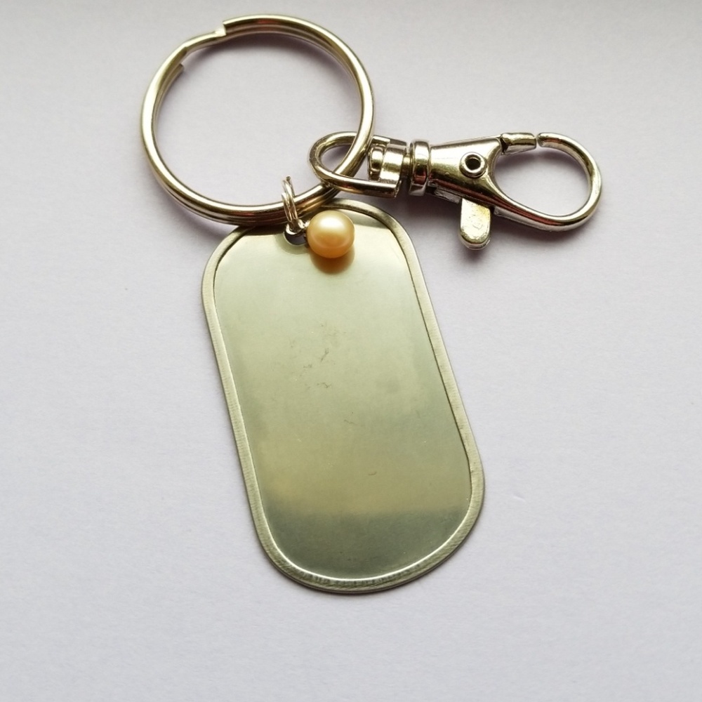 Vantel Pearls "Dog Tag" key ring